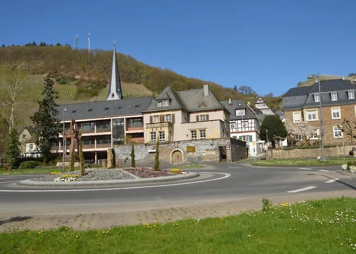 בית נופש Heritage Riverside *